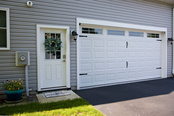 24/7 Emergency Garage Door Panel Replacement experts in Chippewa County County, MI